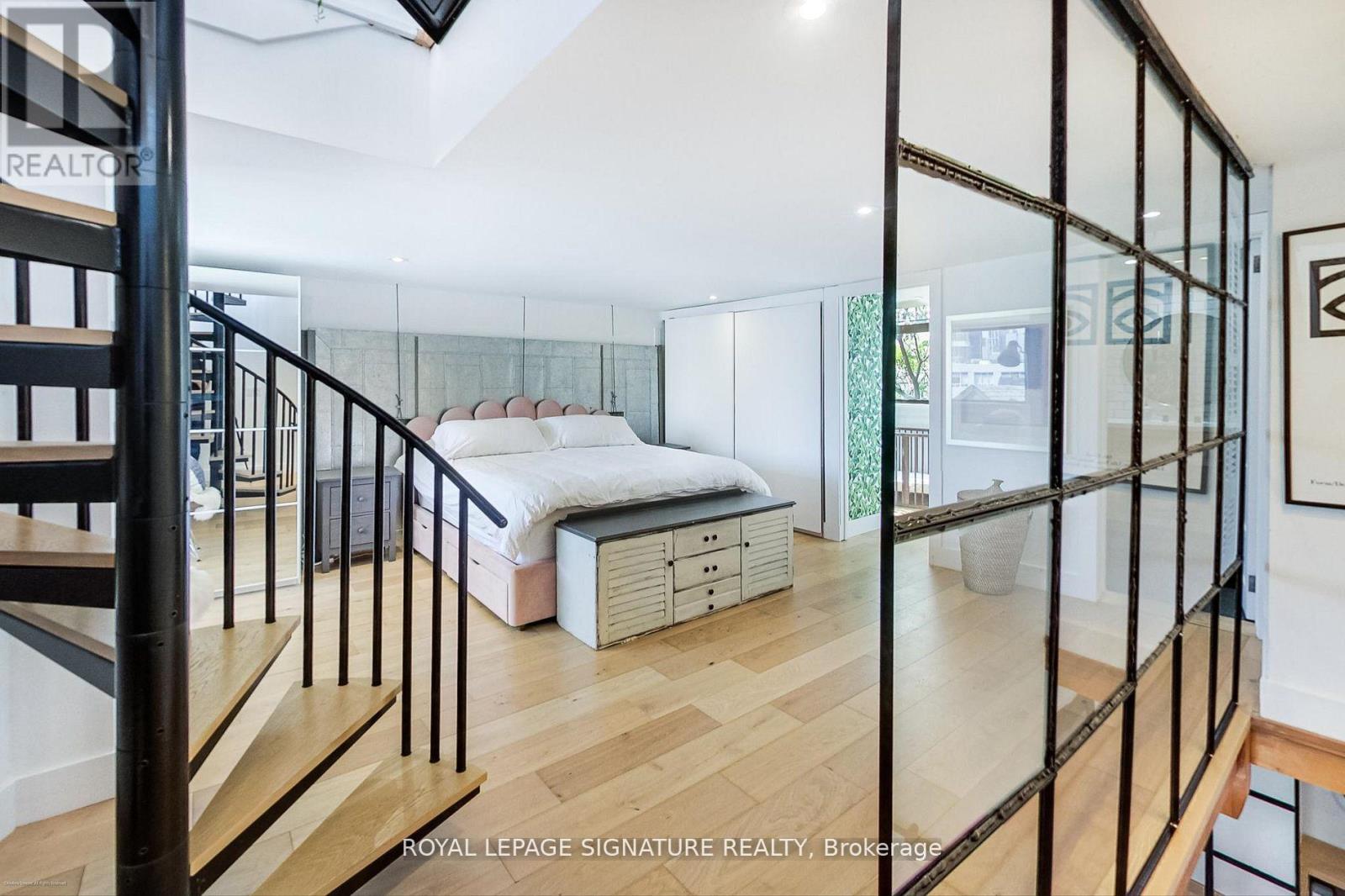 6 LITTLEHAYES LANE - 13