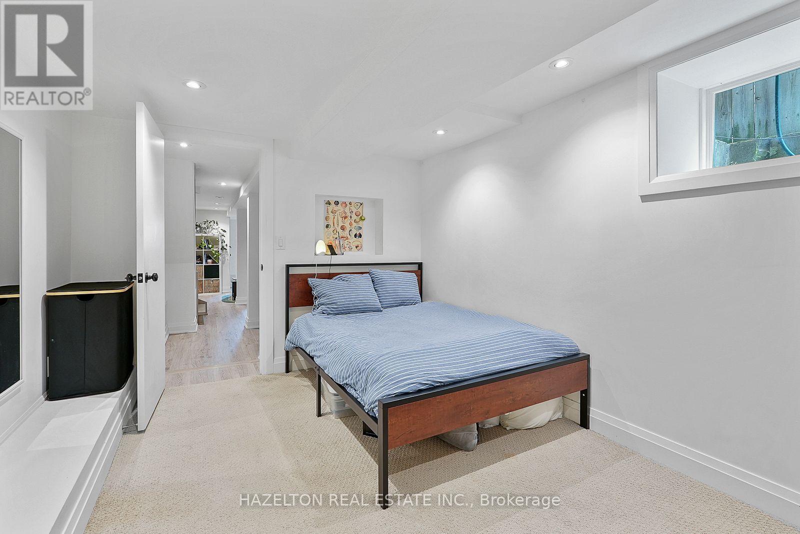 68 MONTROSE AVENUE - 38