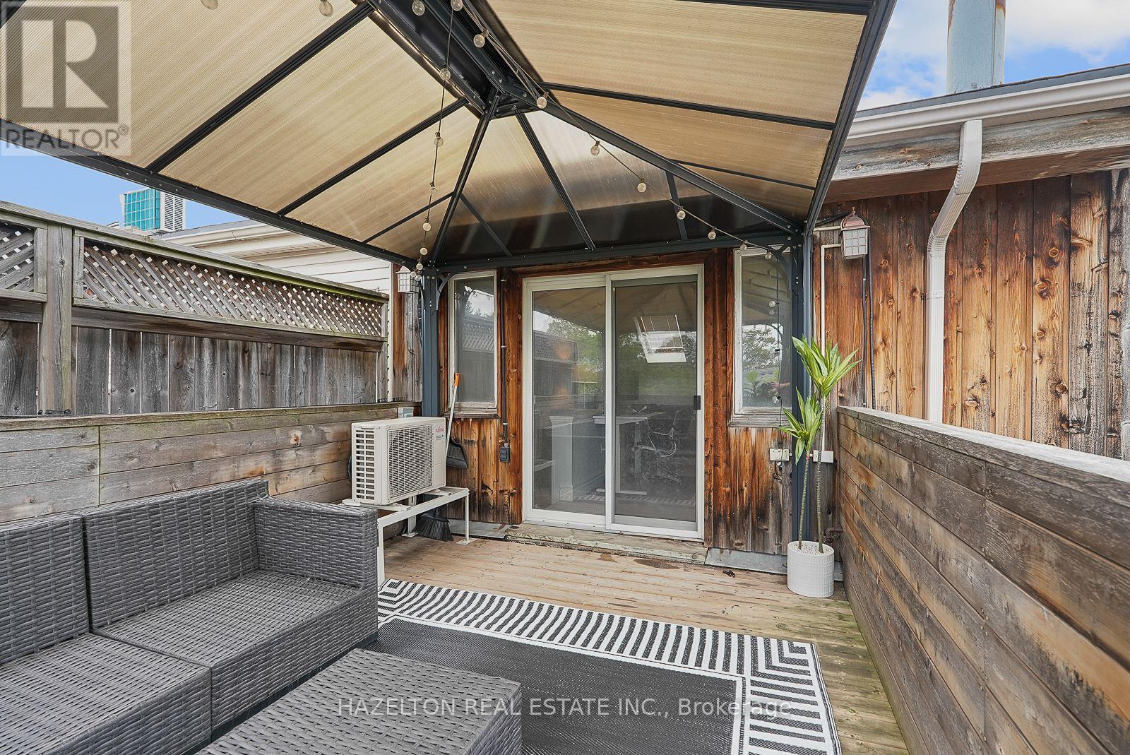 68 MONTROSE AVENUE - 30