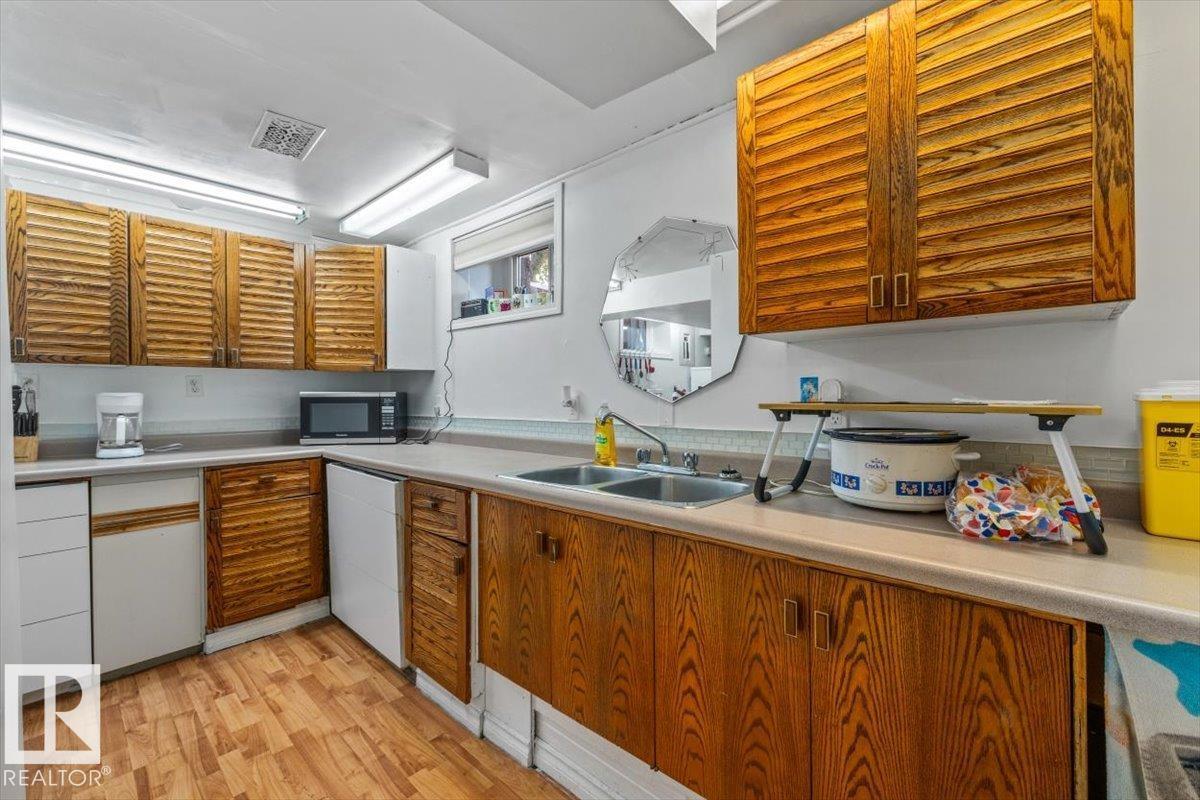 4648 113 AV NW - Image 24