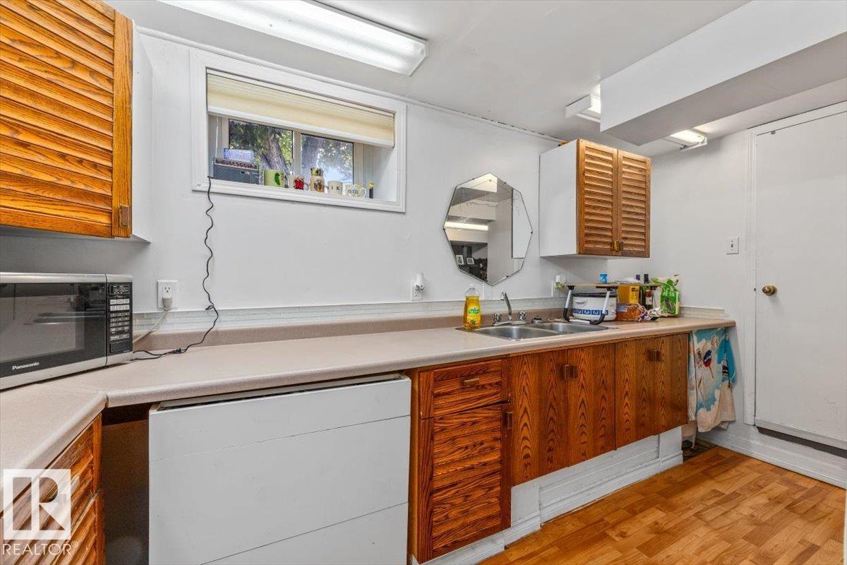 4648 113 AV NW - 23
