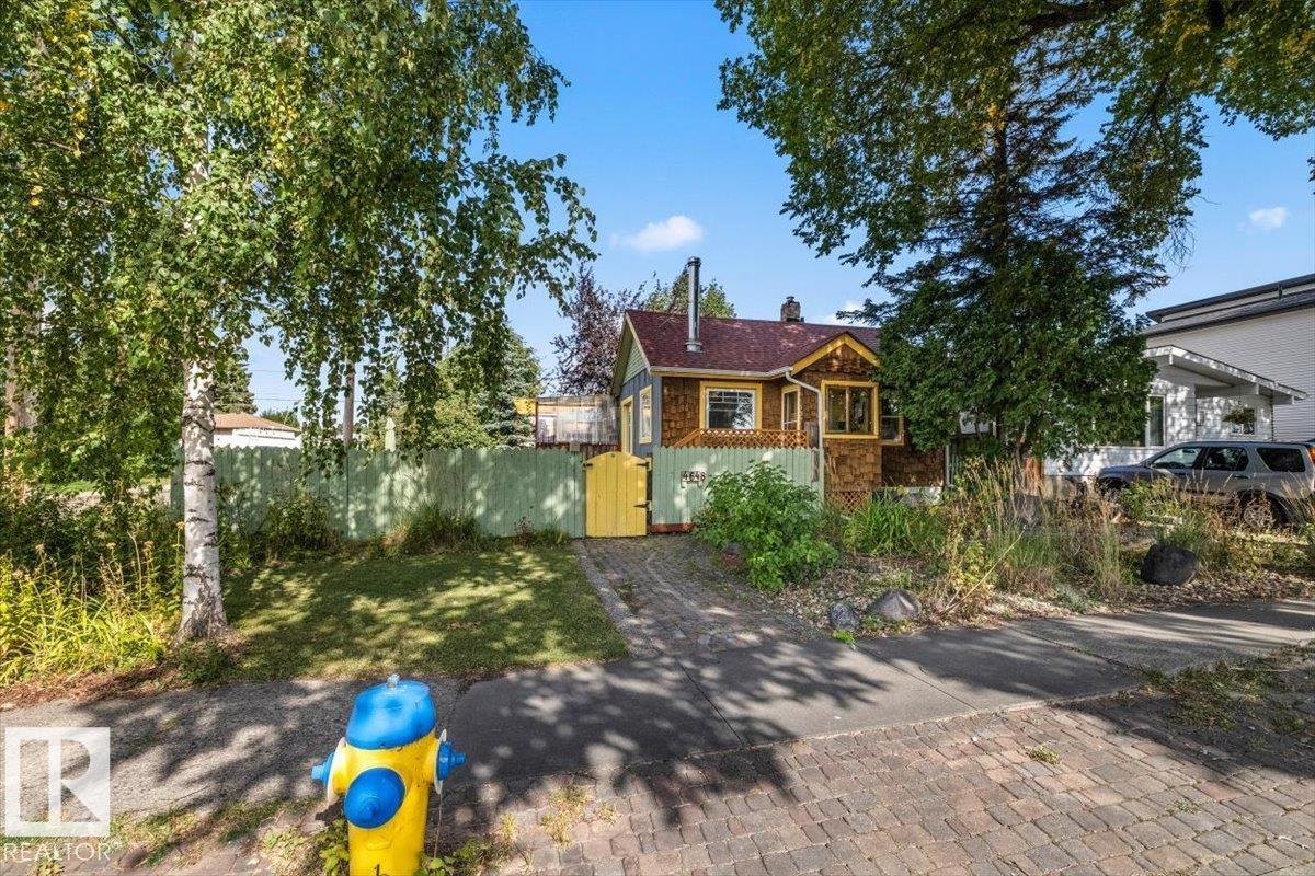 4648 113 AV NW - 40