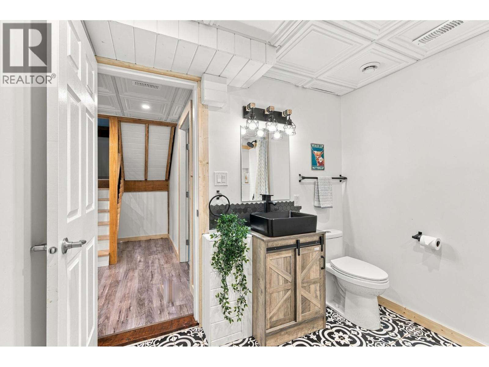 6318 HIGHLAND CRESCENT - 29