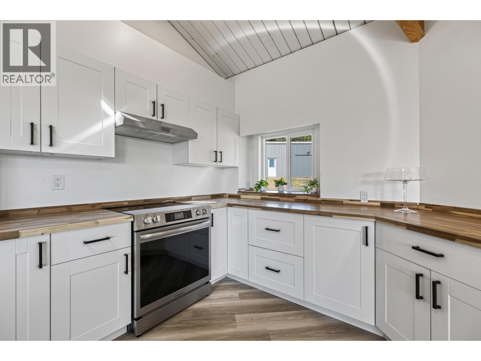 6318 HIGHLAND CRESCENT - 7
