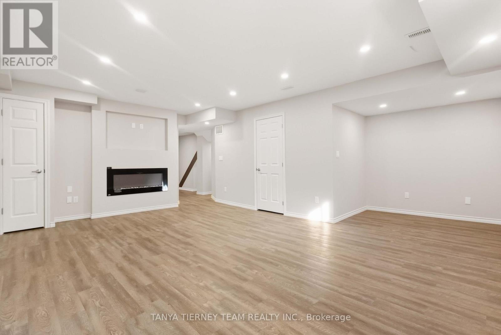 20 LAMBDON WAY - Image 35