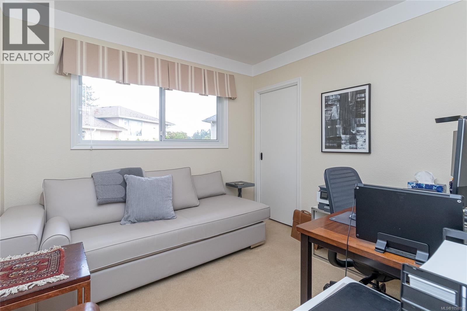 3884 Finnerty Rd - 25