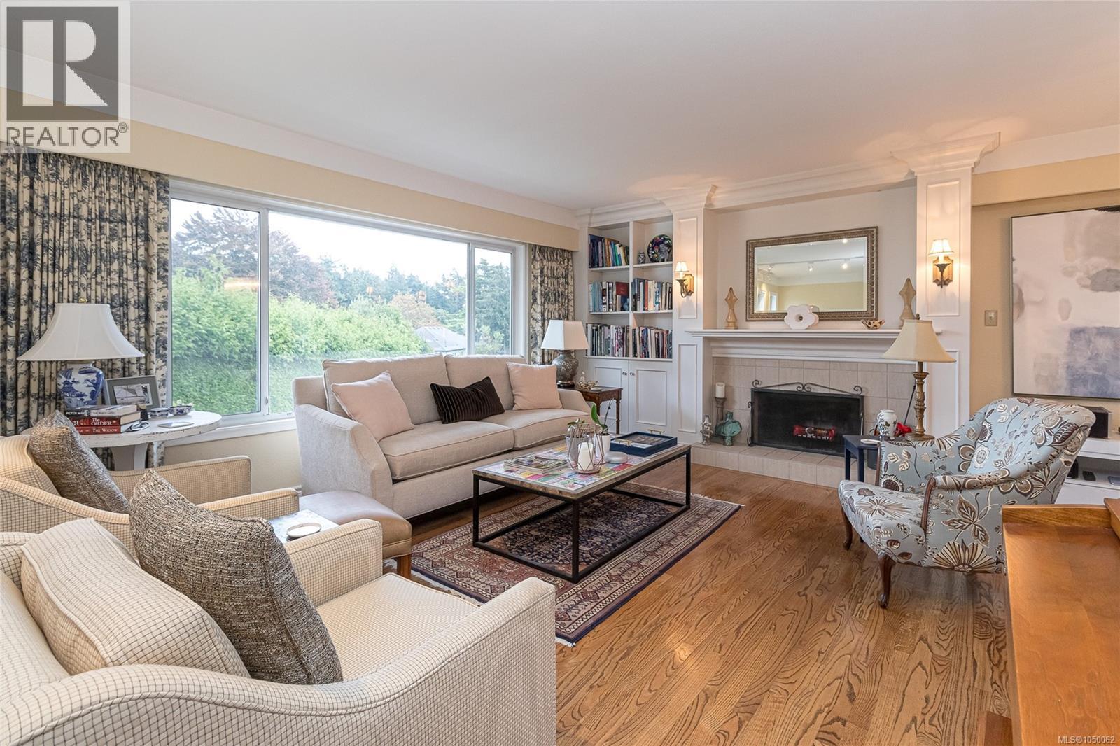 3884 Finnerty Rd - 4
