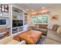 Kitchen - 3884 Finnerty Rd, Saanich, BC V8N4A2 Photo 14