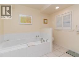 3884 Finnerty Rd, Saanich, BC V8N4A2 Photo 19