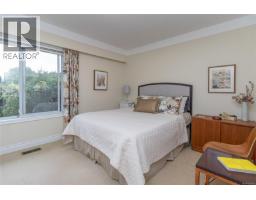 3884 Finnerty Rd, Saanich, BC V8N4A2 Photo 22