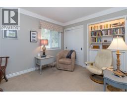3884 Finnerty Rd, Saanich, BC V8N4A2 Photo 24
