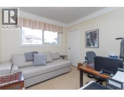 3884 Finnerty Rd, Saanich, BC V8N4A2 Photo 25