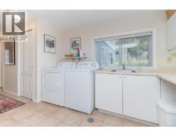 3884 Finnerty Rd, Saanich, BC V8N4A2 Photo 27