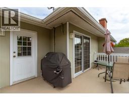 3884 Finnerty Rd, Saanich, BC V8N4A2 Photo 31