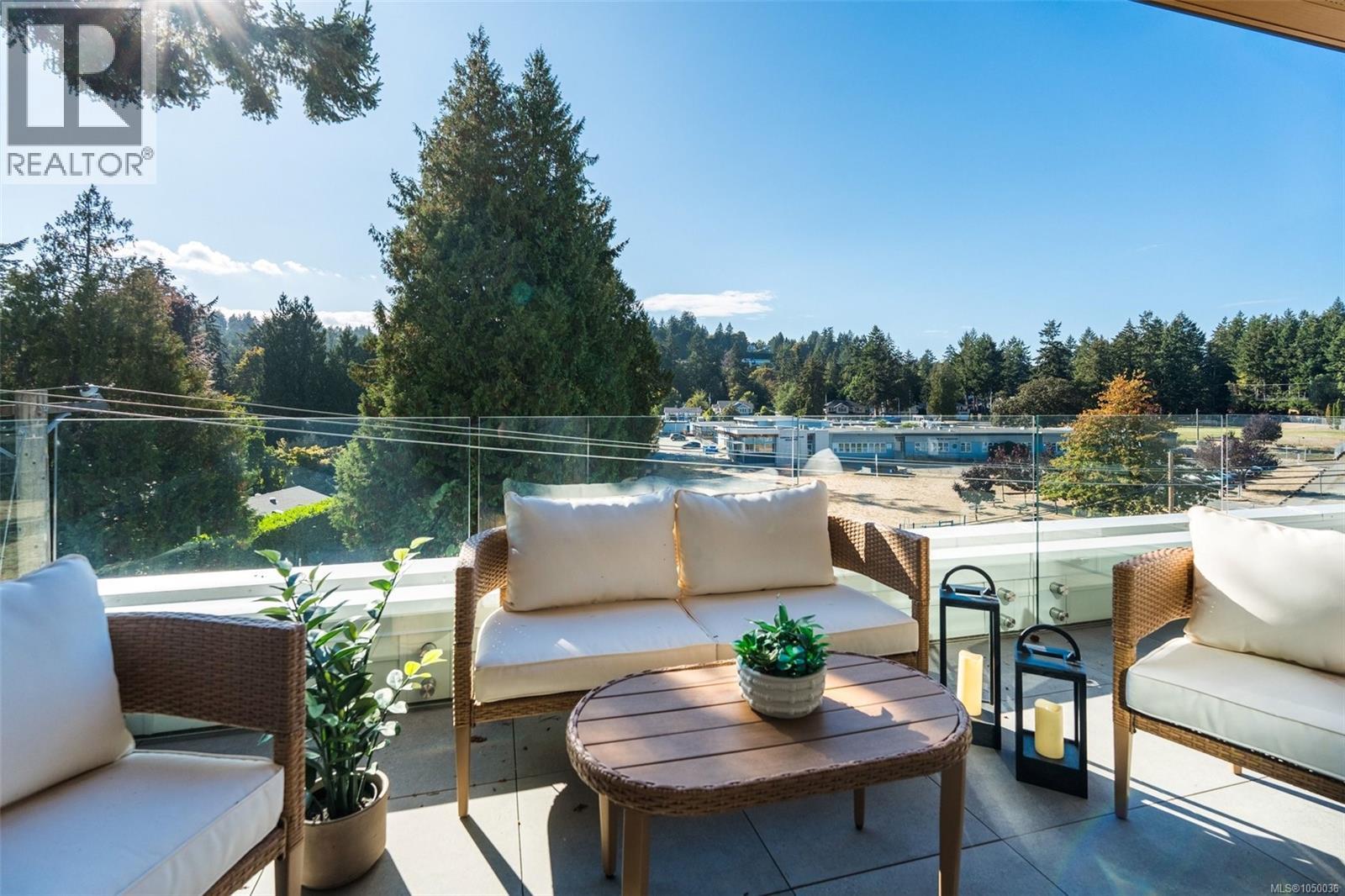 PH 402 5229 Cordova Bay Road, Saanich