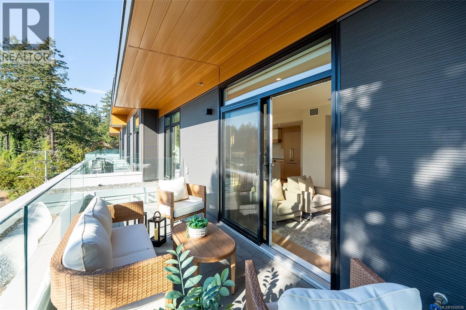 PH 402 5229 Cordova Bay Road, Saanich