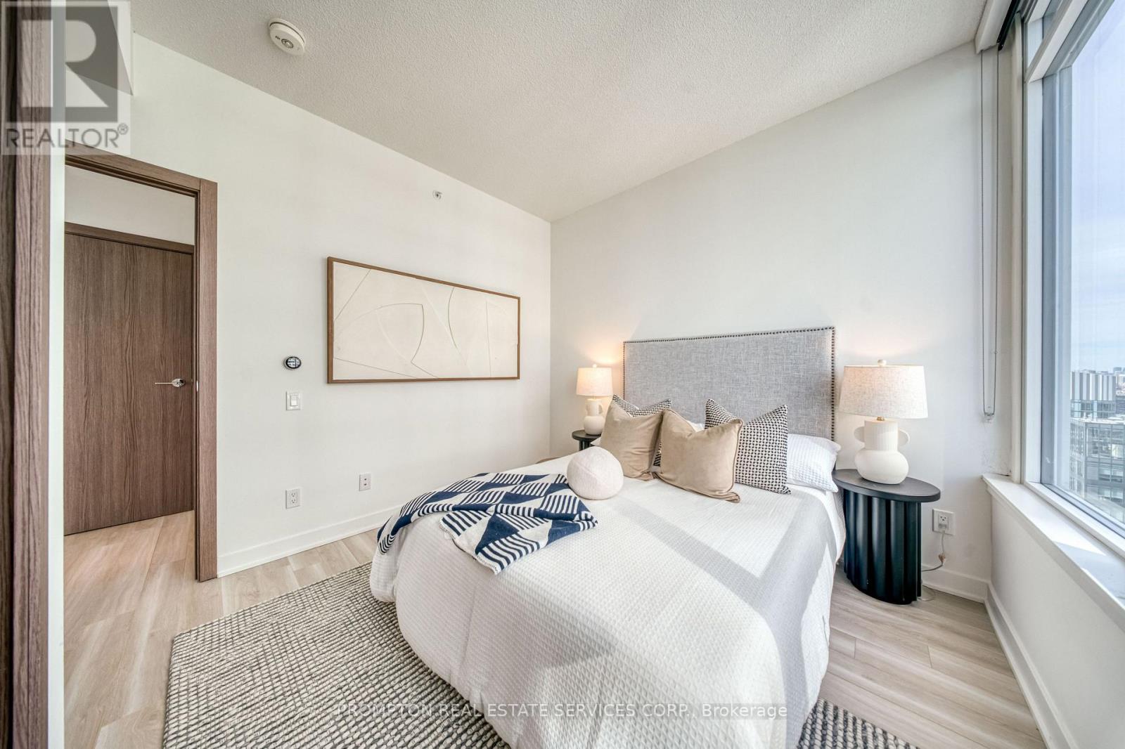 #4011 19 BATHURST STREET - 19