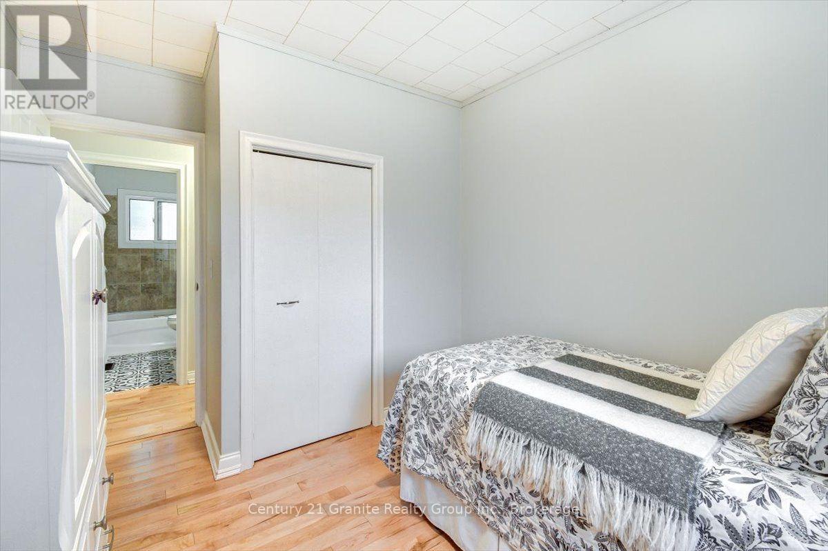 5 FOREST HILL ROAD - Image 24