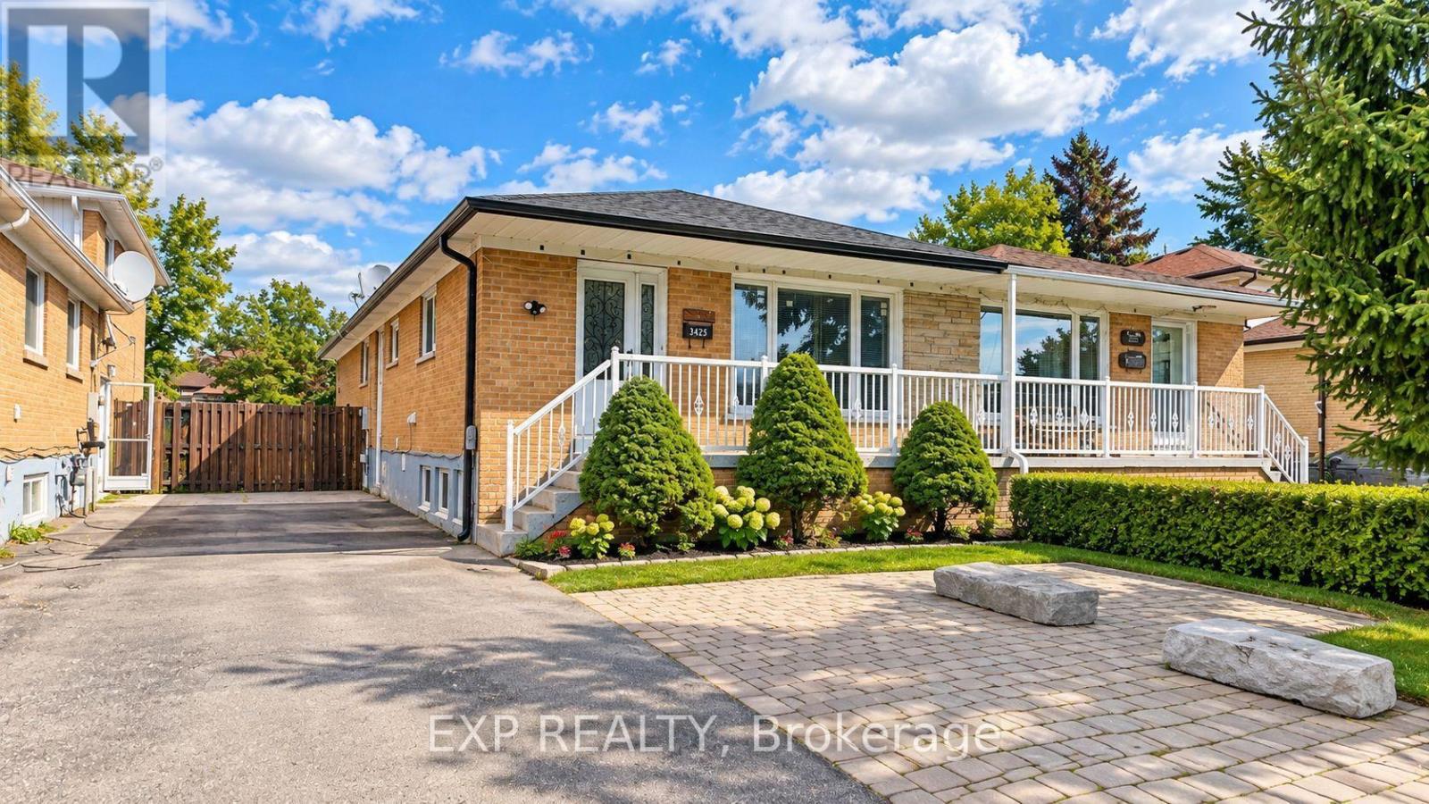 Photo of 3425 Laddie Crescent