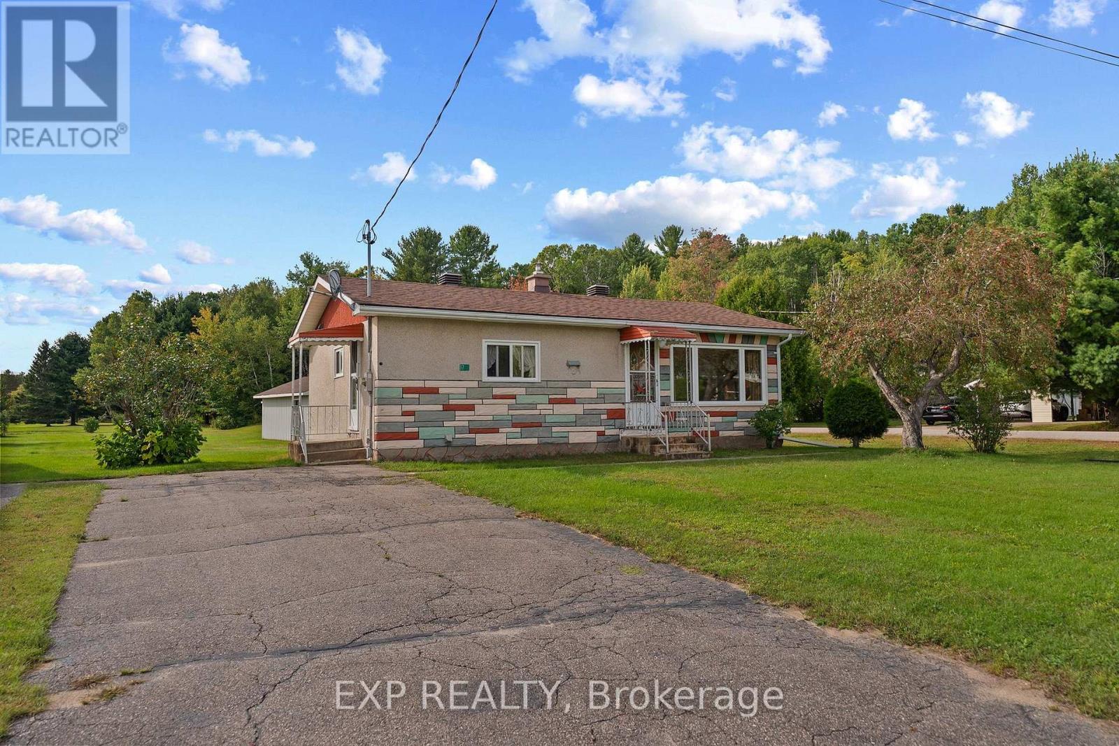 17 Casey Street, Madawaska Valley, Ontario, K0J1B0, Madawaska Valley, Ontario — photo 3 of 5