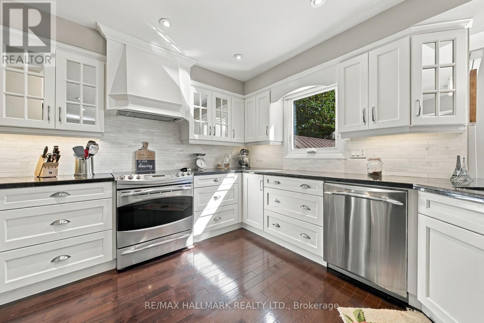 427 MELANIE CRESCENT - 10