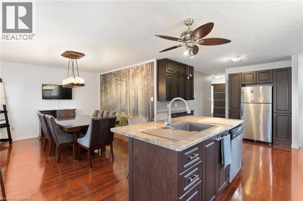 63 CEDARHILL Crescent, Kitchener — photo 3