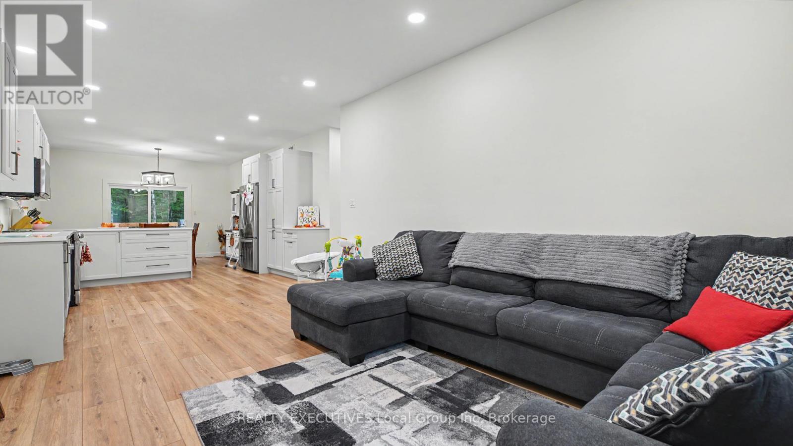 32 MOUNTAINVIEW ROAD - Image 17