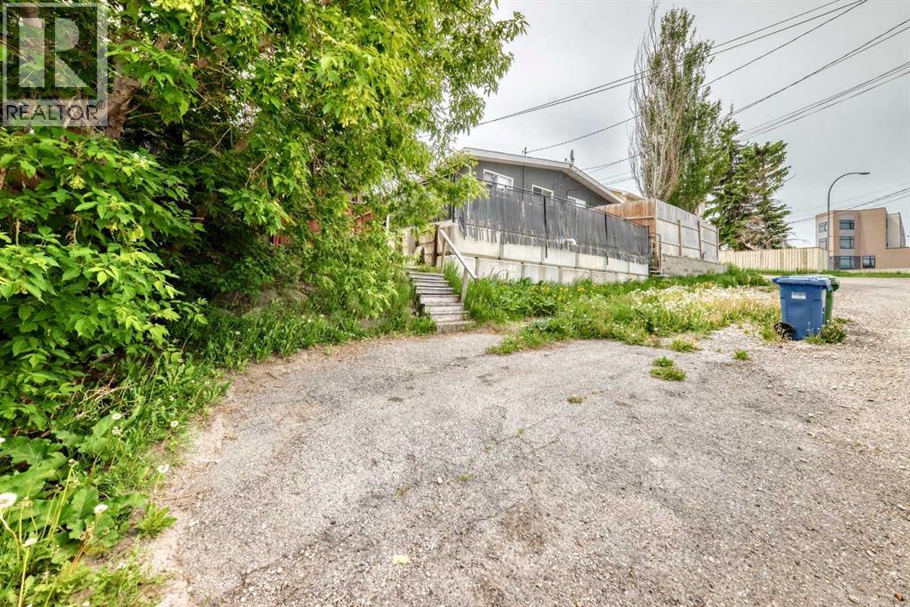 416 & 418 33 Avenue NE - 36