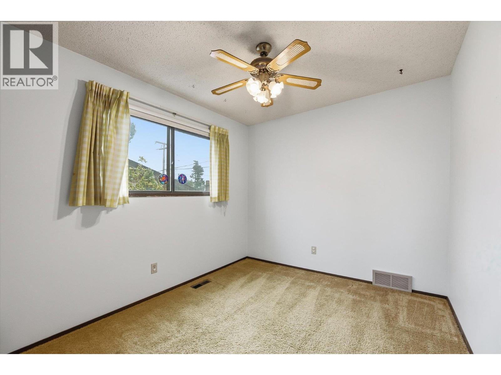 3605 15 Avenue - 15