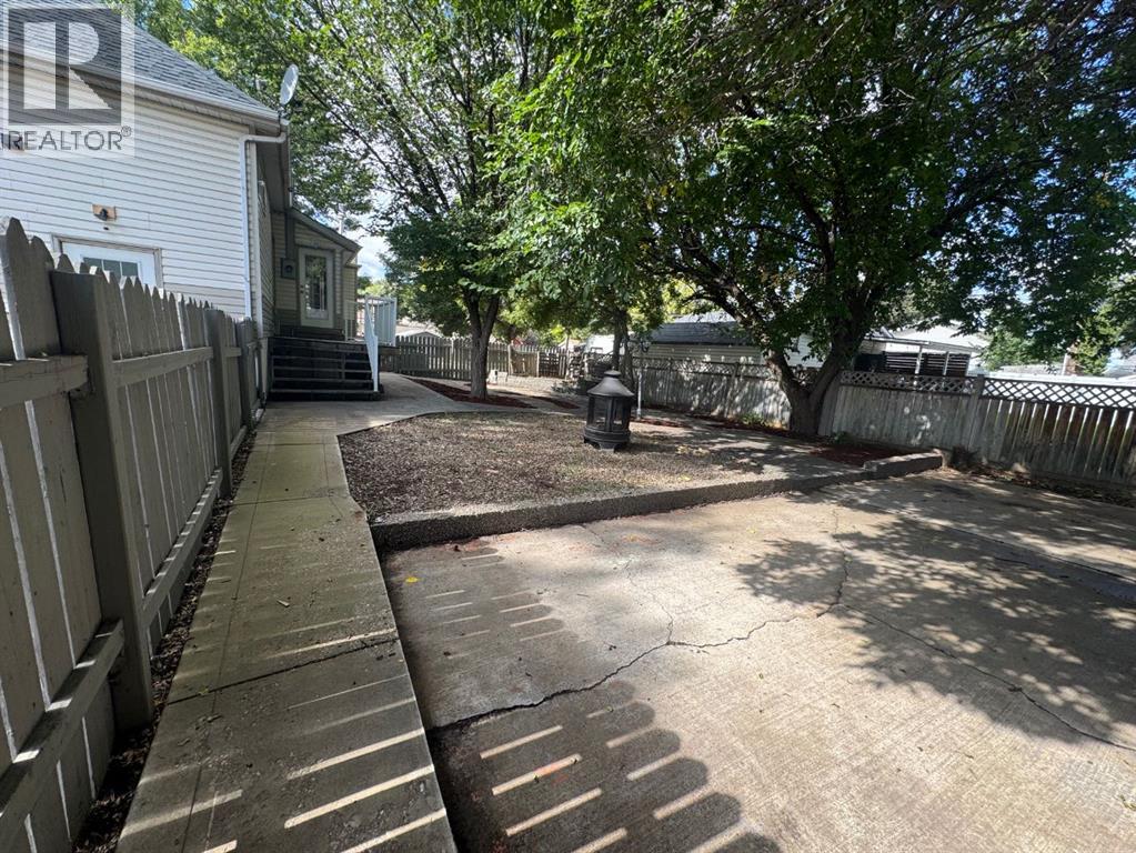 804 8 Street SE - Image 19