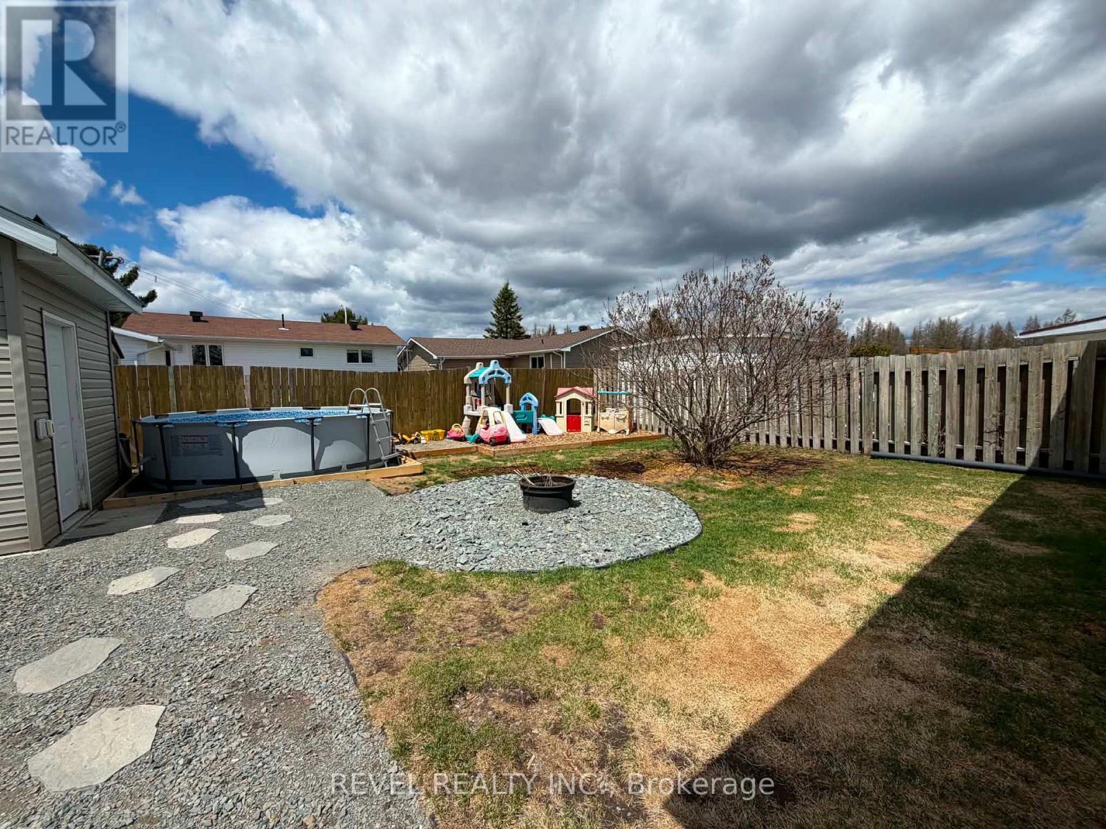 315 FRONTENAC CRESCENT - 22