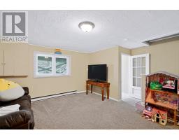 15 Farrell Drive thumbnail 17