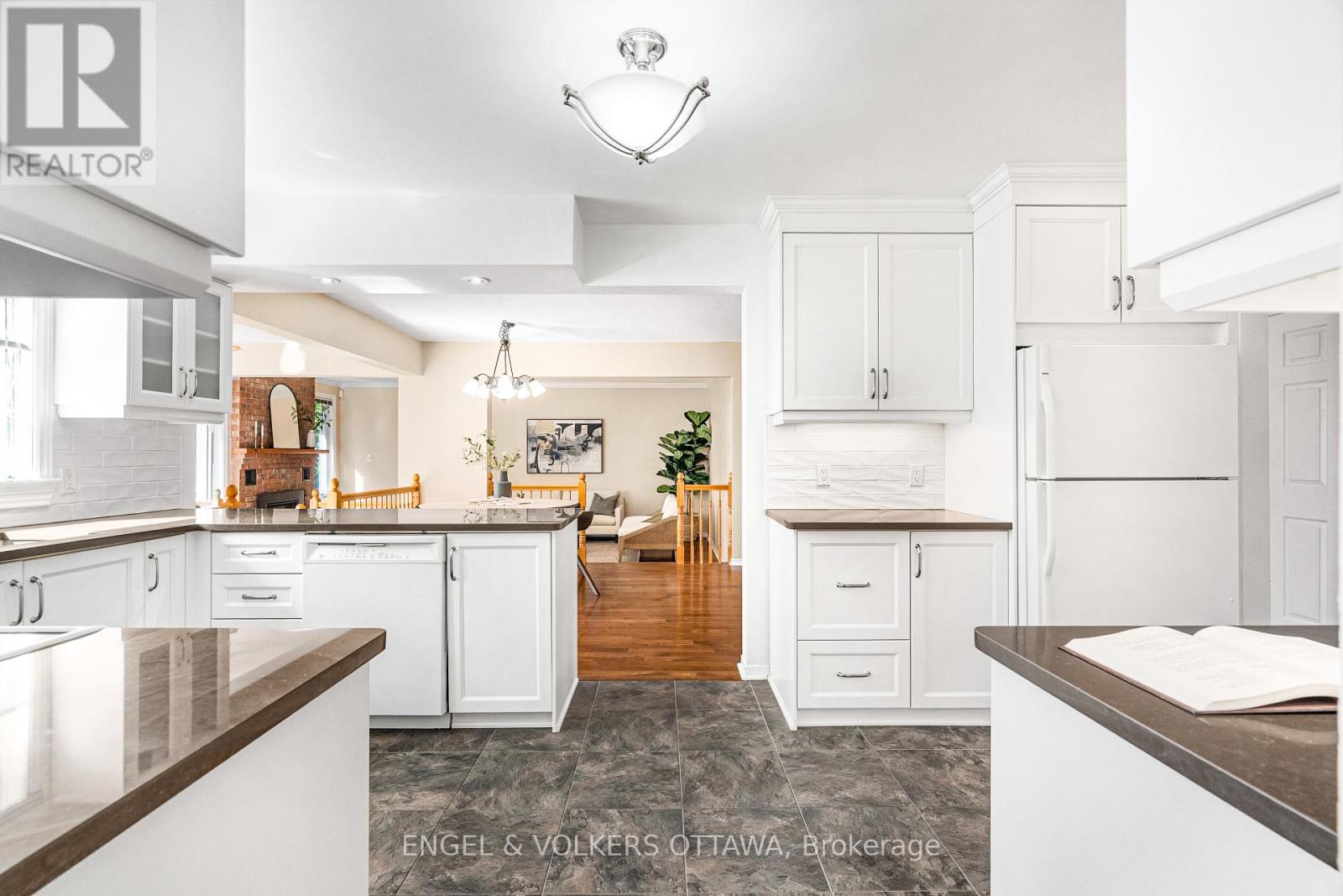 6 FOREST HEIGHTS AVENUE photo 15