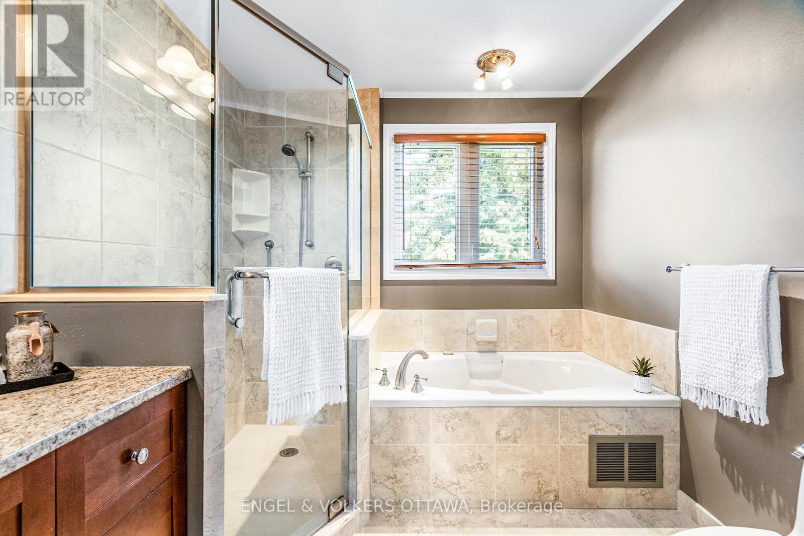 6 FOREST HEIGHTS AVENUE - 32