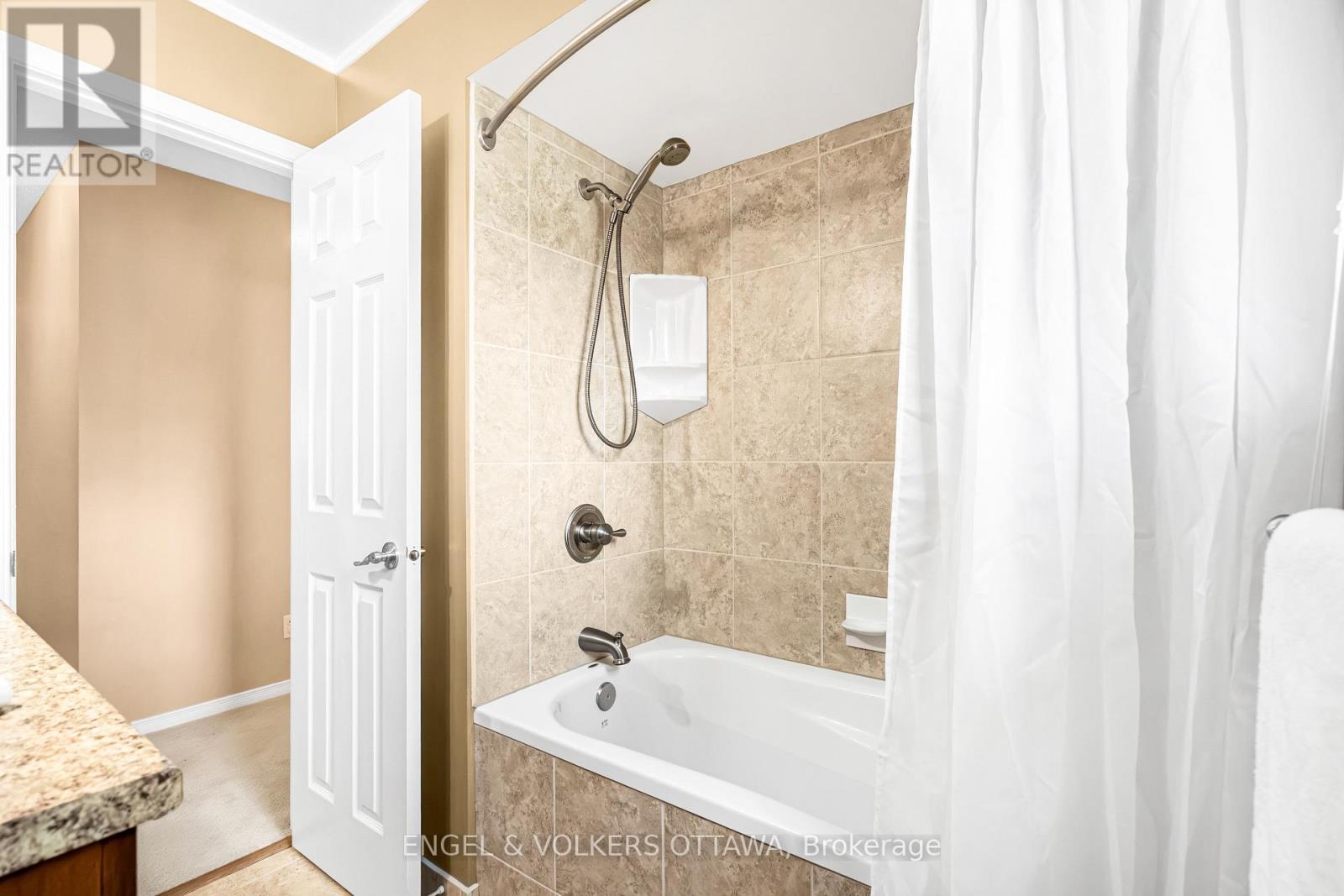 6 FOREST HEIGHTS AVENUE photo 40