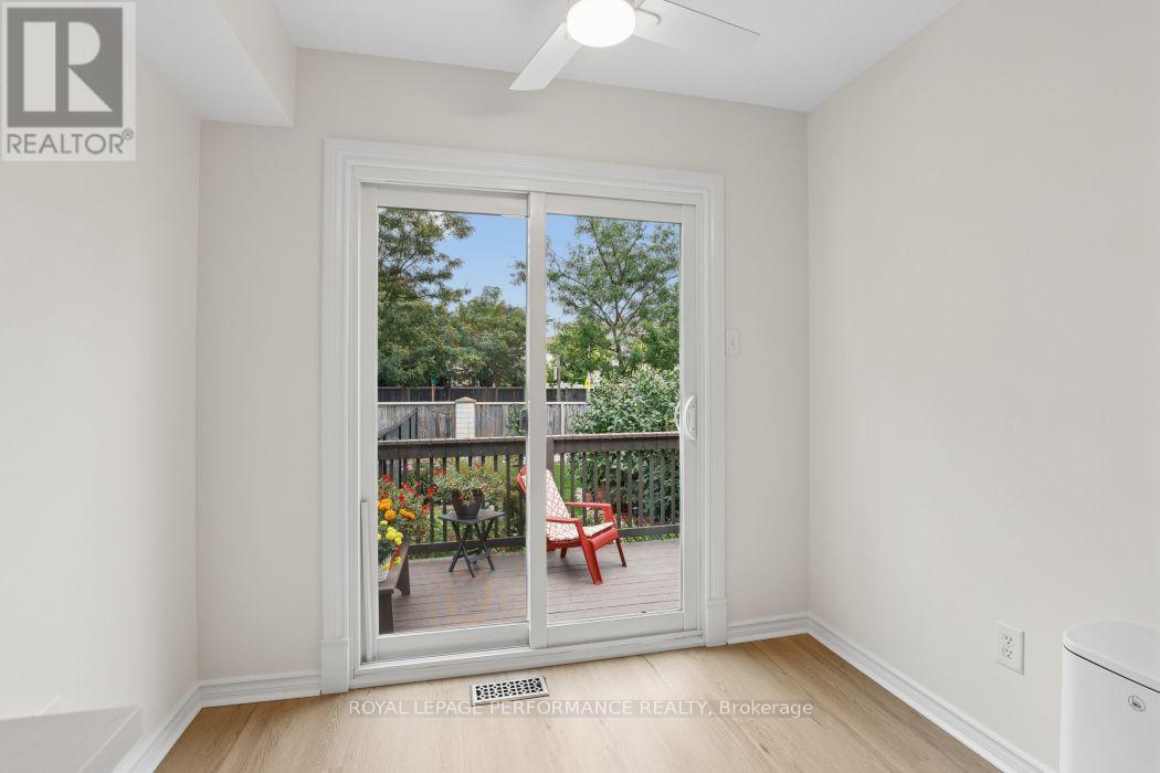 1887 Hennessy Crescent