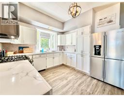 Full bathroom - 825 Central Avenue, Grand Forks, BC V0H1H0 Photo 10
