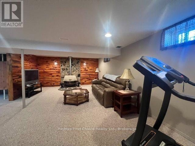 942 CROWE AVENUE - 13