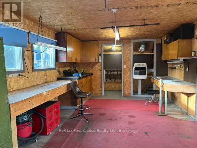 942 CROWE AVENUE - 26