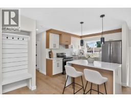 4pc Bathroom - 140 Fyffe Road Se, Calgary, AB T2H1C1 Photo 9