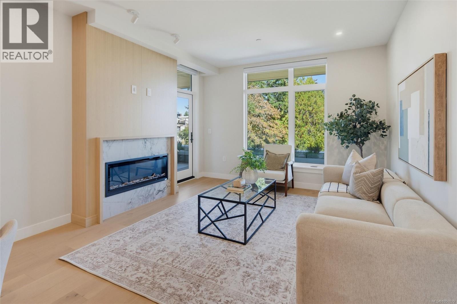 201 5229 Cordova Bay Road, Saanich