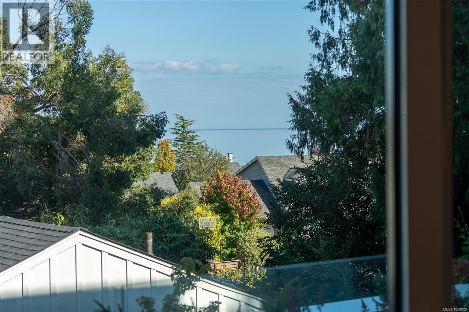 201 5229 Cordova Bay Road, Saanich