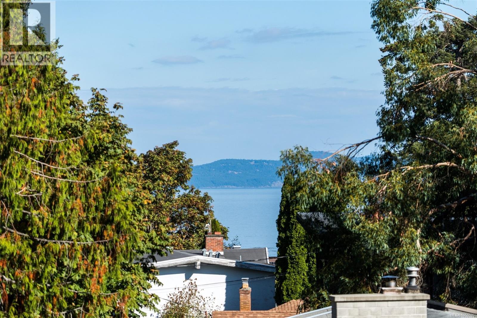 201 5229 Cordova Bay Road, Saanich