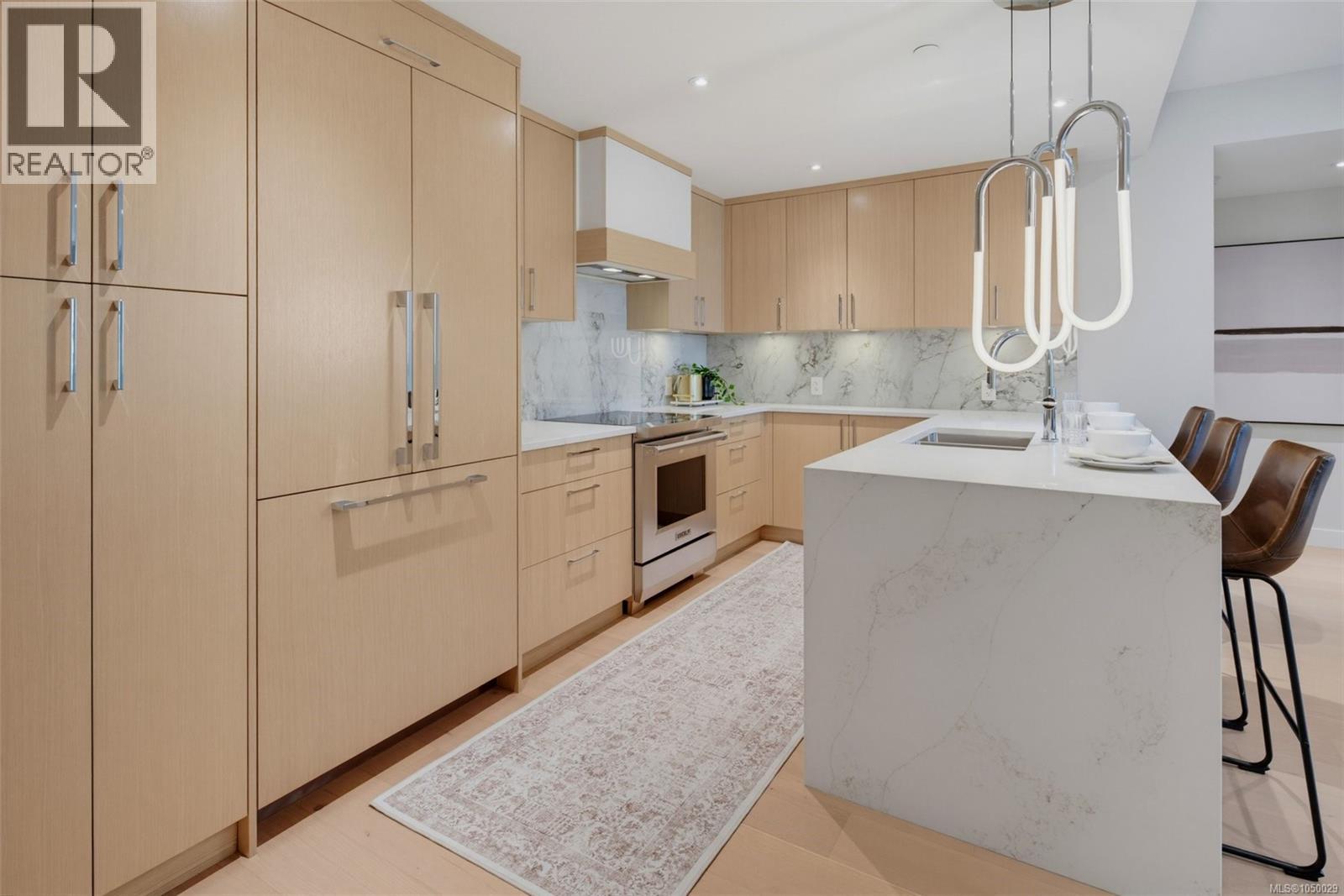 201 5229 Cordova Bay Road, Saanich
