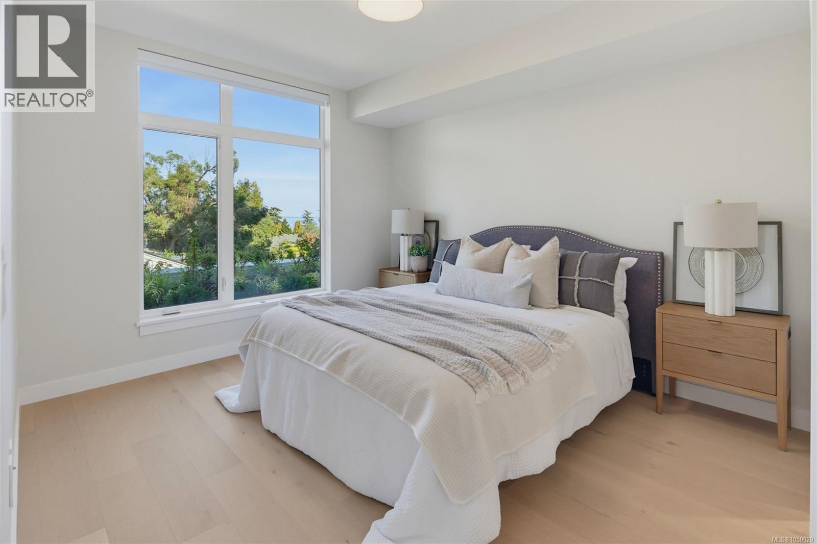 201 5229 Cordova Bay Road, Saanich