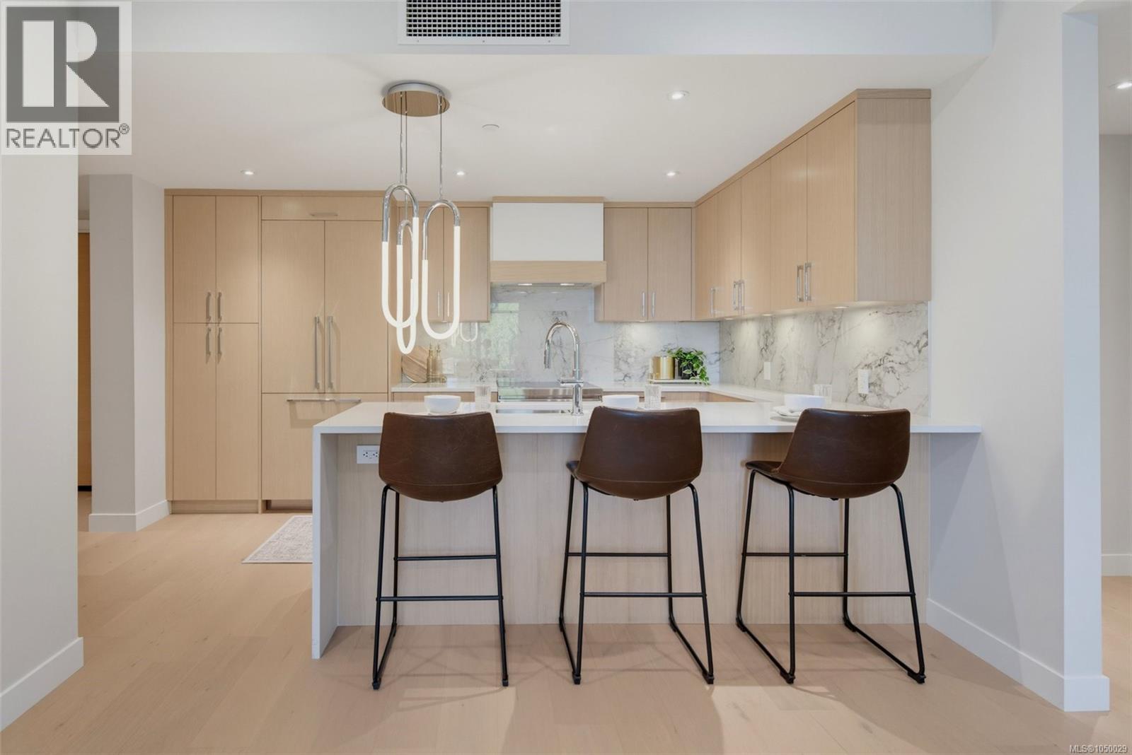 201 5229 Cordova Bay Road, Saanich