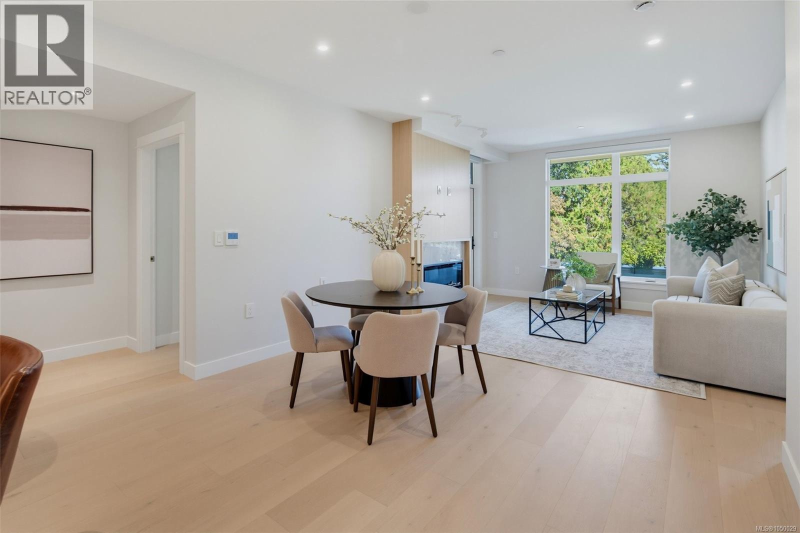 201 5229 Cordova Bay Road, Saanich