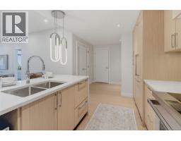 Ensuite - 201 5229 Cordova Bay Rd, Saanich, BC V8Y2L1 Photo 6