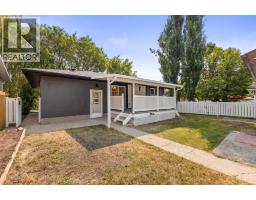 5pc Bathroom - 439 Arlington Drive Se, Calgary, AB T2H1S4 Photo 6