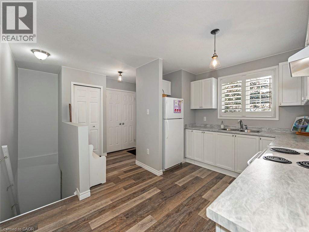 15 POWELL Lane, Cayuga — photo 10